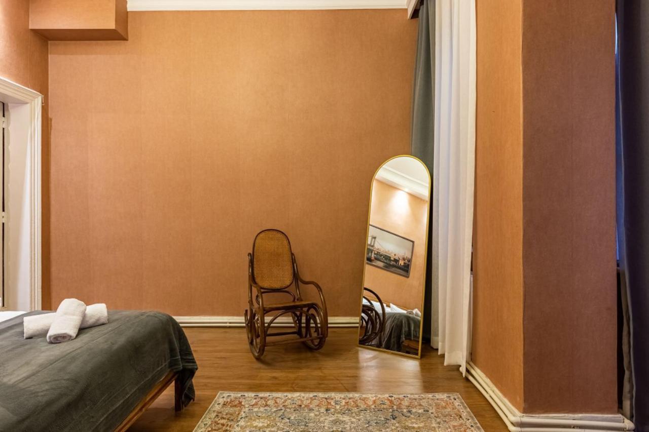 Historical Flat With A Lovely Sea View In Beyoglu Stambuł Zewnętrze zdjęcie