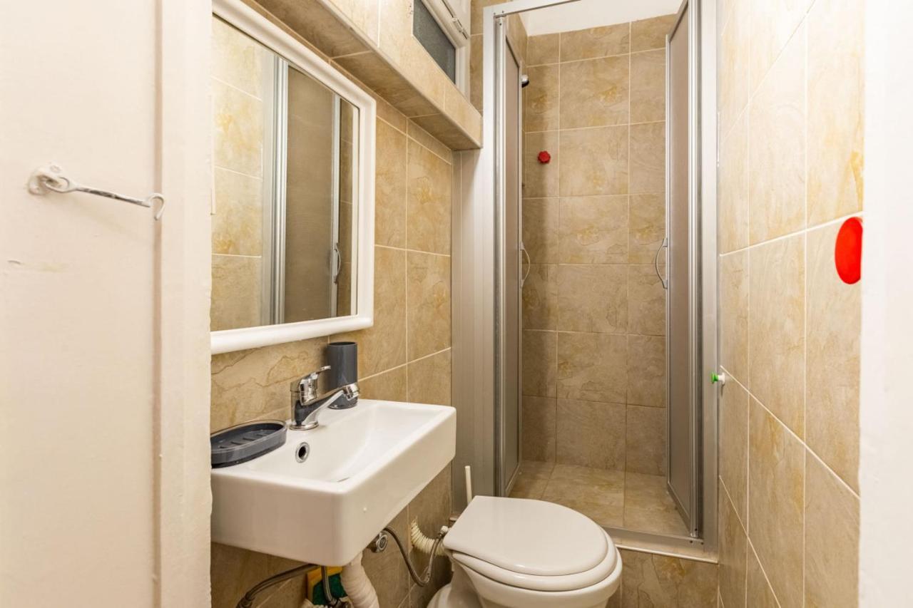 Historical Flat With A Lovely Sea View In Beyoglu Stambuł Zewnętrze zdjęcie